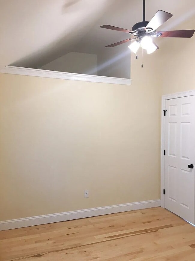 33 Intervale Ave, Unit 2 in Burlington, VT - Foto de edificio - Building Photo