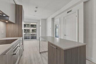 65 Broadway Ave in Toronto, ON - Building Photo - Building Photo