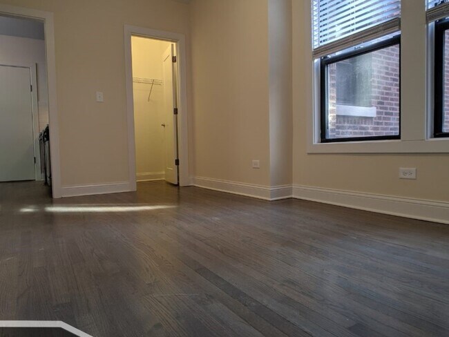 2633 1/2 N Spaulding Ave in Chicago, IL - Foto de edificio - Building Photo