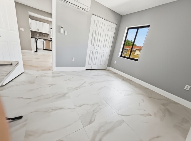 1456 NE 24th Ct, Unit A in Wilton Manors, FL - Foto de edificio - Building Photo