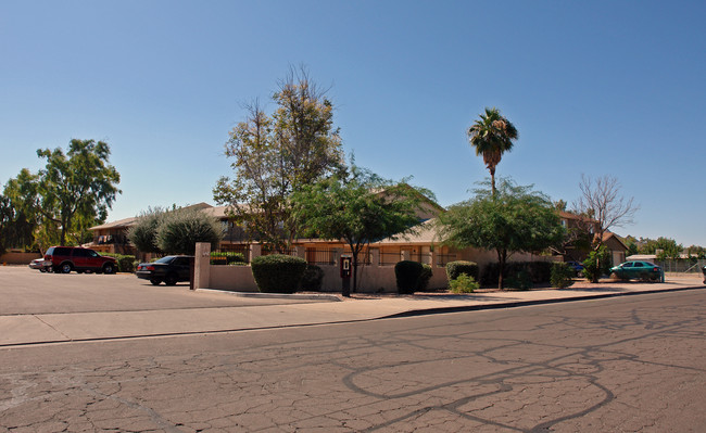 Paradise Lane in Phoenix, AZ - Building Photo - Building Photo