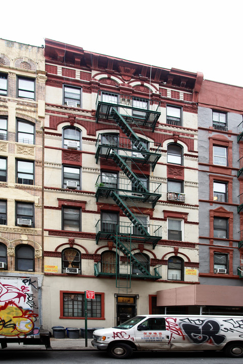 172 Henry St in New York, NY - Building Photo