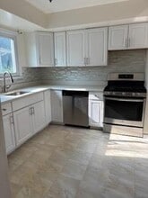 147 Truxton Rd in Dix Hills, NY - Building Photo - Building Photo