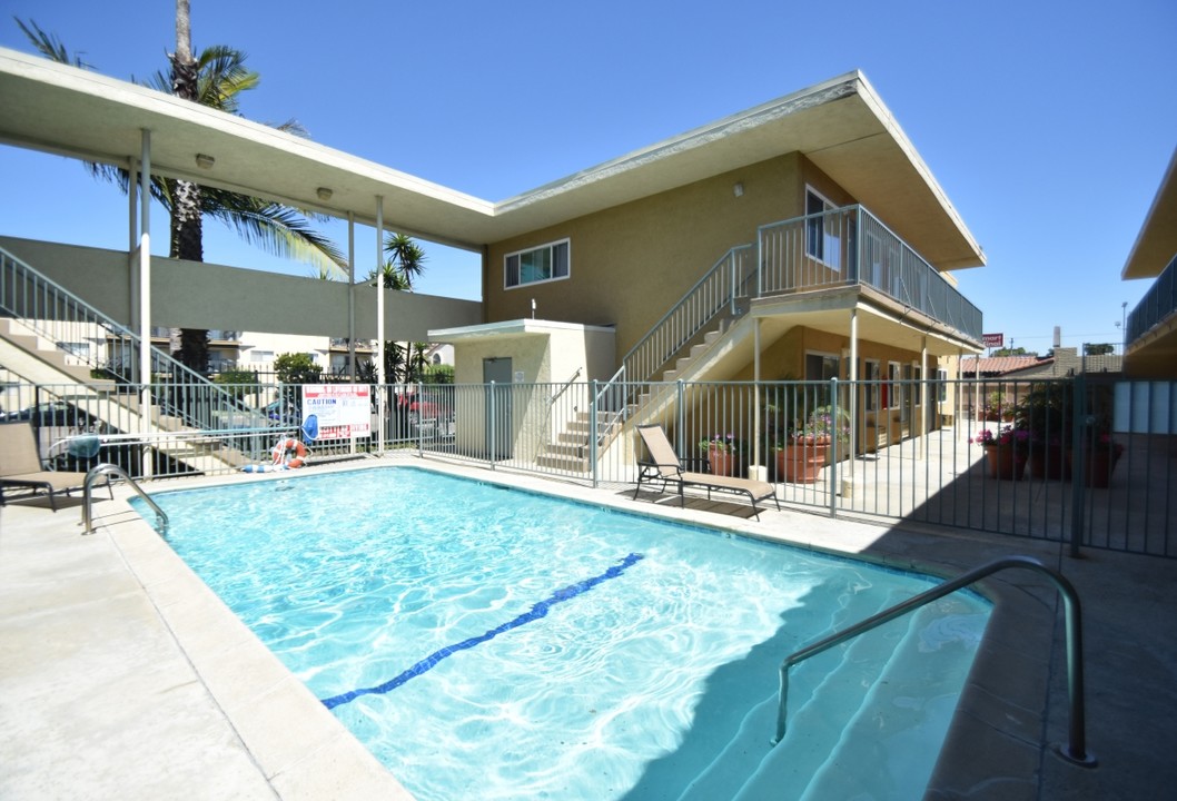 Pacific Palms in San Diego, CA - Foto de edificio