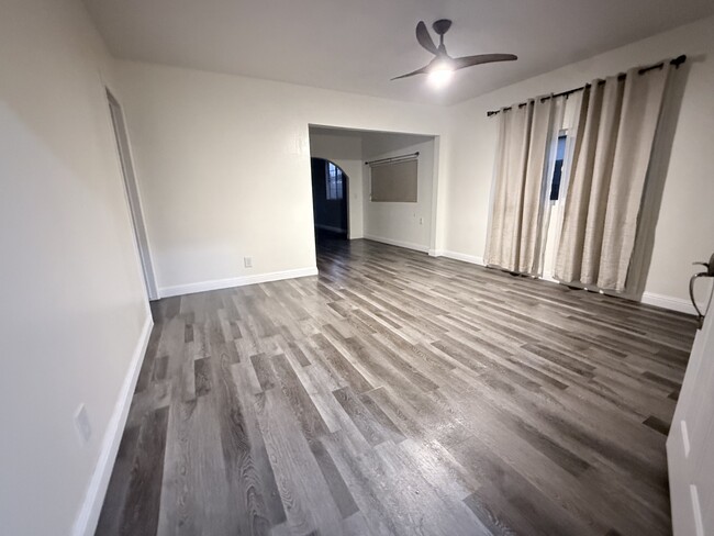 9625 Adoree St in Downey, CA - Foto de edificio - Building Photo