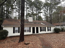 4106 Hawthorne Cir in Smyrna, GA - Building Photo