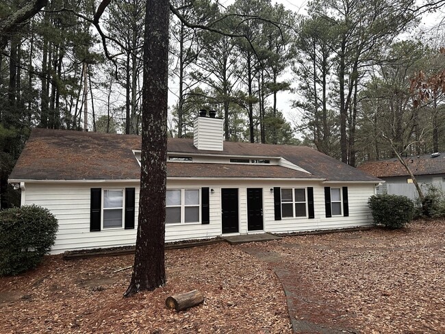 property at 4106 Hawthorne Cir