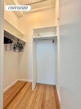 46-10 Center Blvd in Queens, NY - Foto de edificio - Building Photo