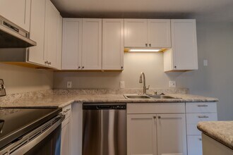 1550 Veterans Dr in Traverse City, MI - Building Photo - Building Photo