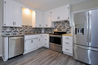 921 Oliver Ave N, Unit 921 in Minneapolis, MN - Building Photo - Building Photo