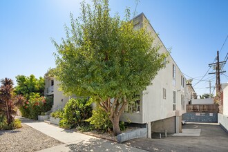 8638 Cashio St in Los Angeles, CA - Building Photo - Building Photo