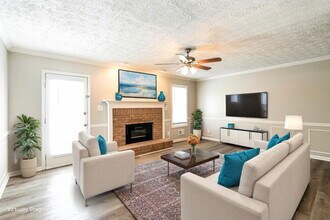 756 Pennybrook Ln in Stone Mountain, GA - Foto de edificio - Building Photo