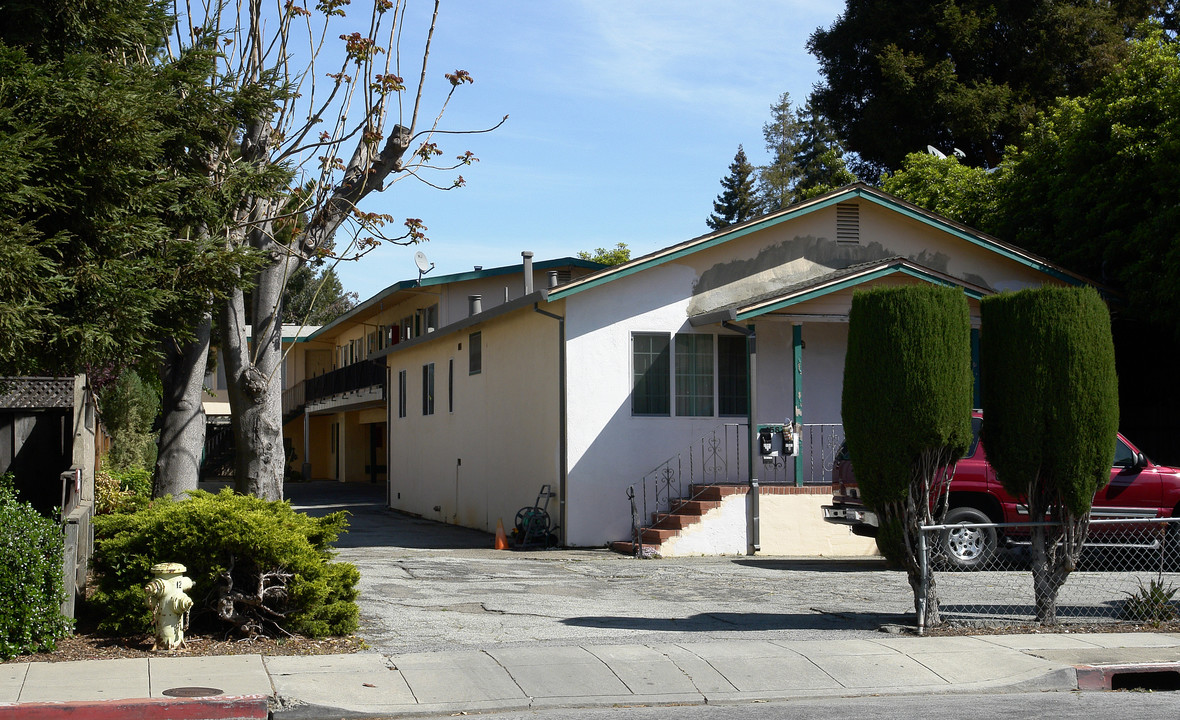 1583 Oxford St in Redwood City, CA - Building Photo