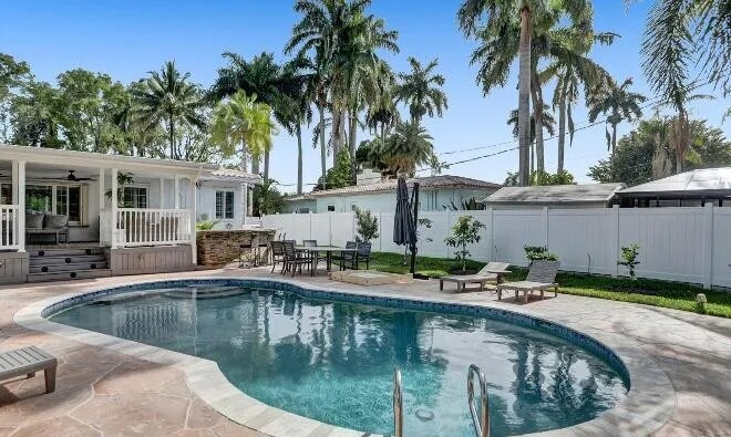 1326 Madison St in Hollywood, FL - Building Photo