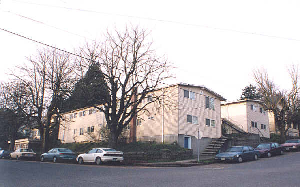 230 SW Gaines St in Portland, OR - Foto de edificio - Building Photo