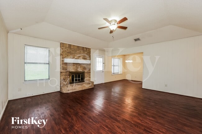 6525 Constitution Dr in Watauga, TX - Building Photo - Building Photo