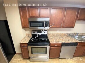214 S Kline St in Aberdeen, SD - Building Photo - Building Photo