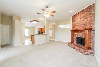 1554 Cardigan Ln in Lancaster, TX - Building Photo - Building Photo