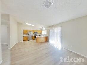 10717 West Campbell Ave in Phoenix, AZ - Foto de edificio - Building Photo