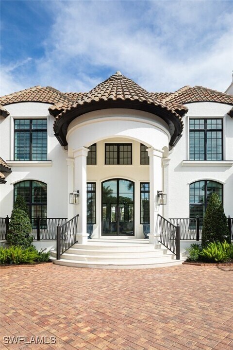 2595 Half Moon Walk in Naples, FL - Building Photo