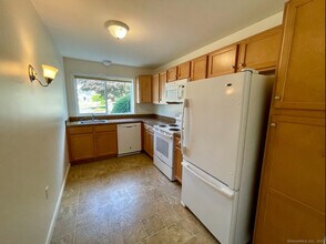 1187 Stratfield Rd in Fairfield, CT - Building Photo - Building Photo