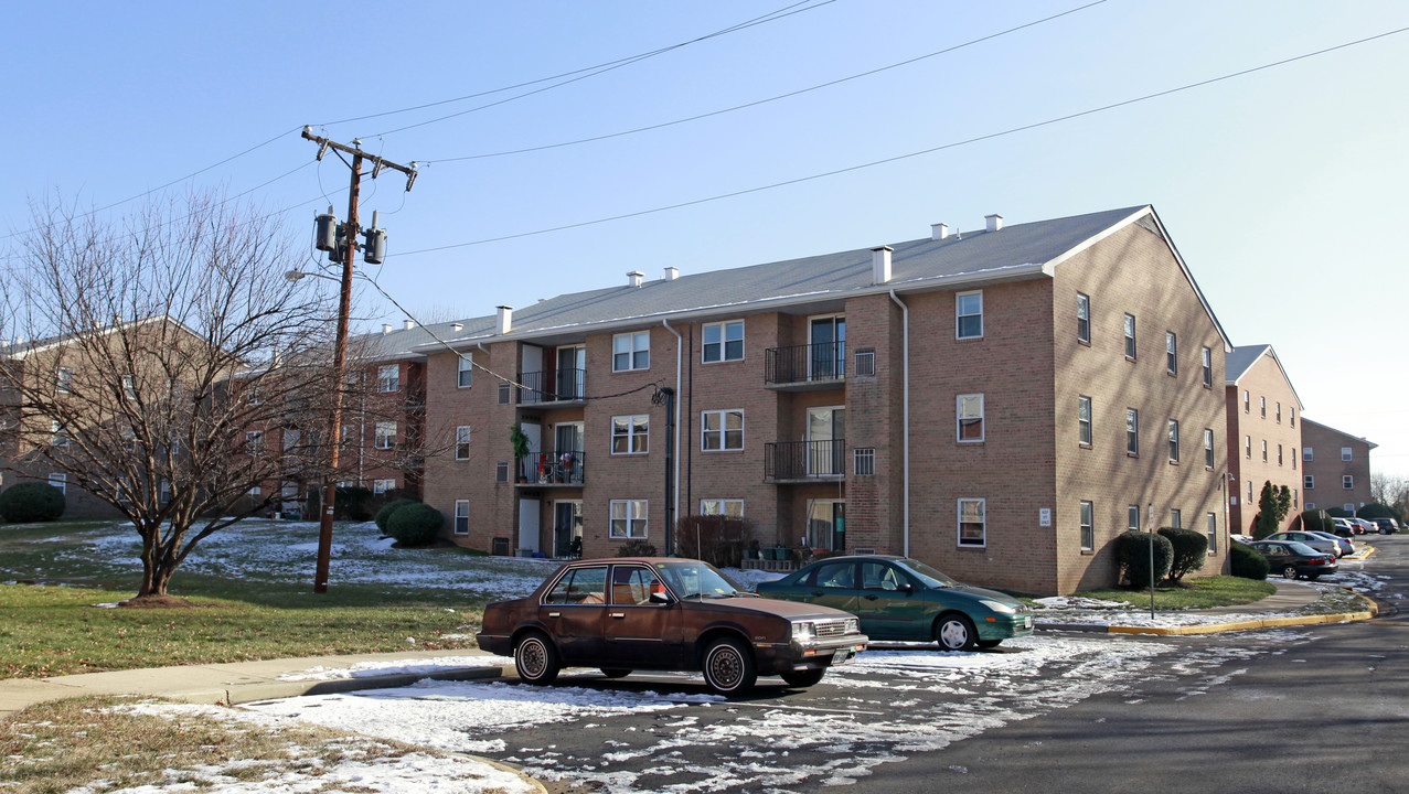 Spring Gardens Apartments in Alexandria, VA - Building Photo