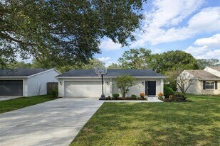 1250 Spinnaker Dr in Lakeland, FL - Building Photo