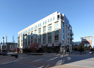 Waterfront Street in Oxon Hill, MD - Foto de edificio - Building Photo