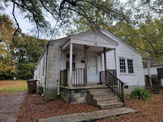 property at 909 Hackett St