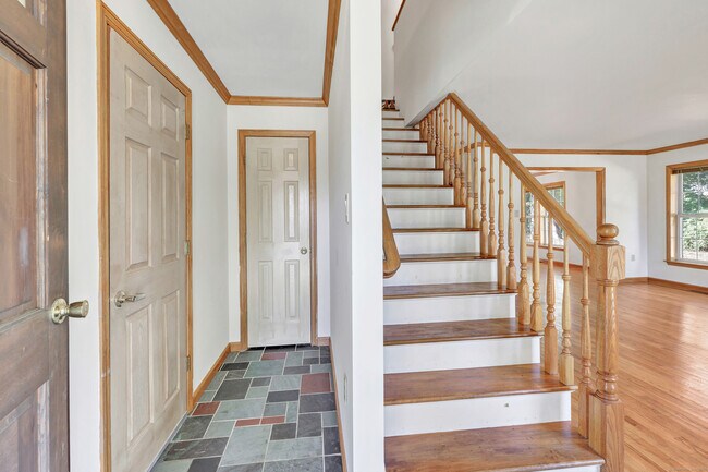 142 Meadow St in Shelton, CT - Building Photo - Building Photo