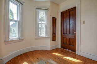 48 South St, Unit 1 in Waltham, MA - Building Photo
