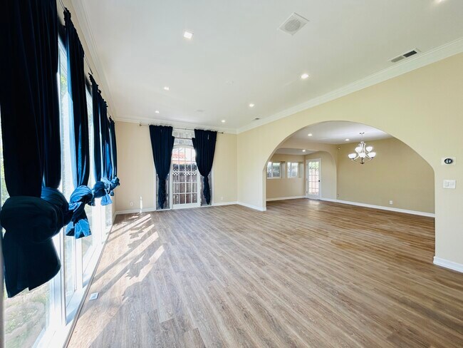 6329 Warner Dr in Los Angeles, CA - Building Photo - Building Photo