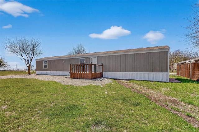 16731 Flow Rd in Krum, TX - Building Photo - Building Photo