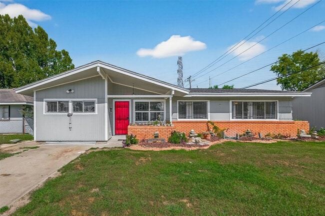 property at 5619 Rue St