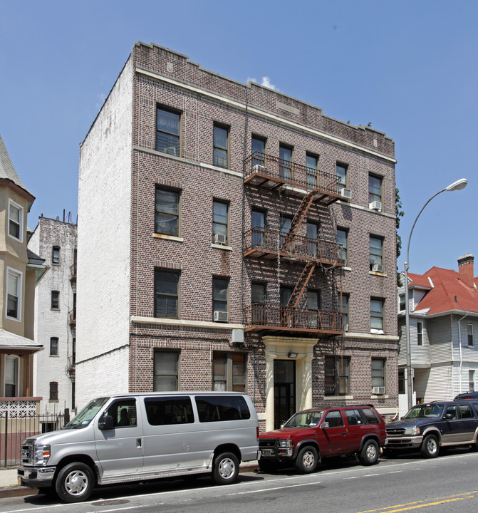 2500 Bedford Ave in Brooklyn, NY - Building Photo