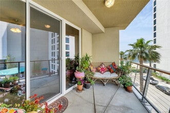 1400 E Ocean Blvd in Long Beach, CA - Building Photo - Building Photo