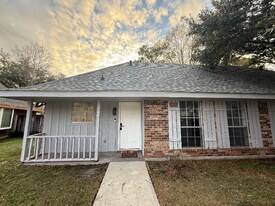 142 Village Dr in Slidell, LA - Building Photo