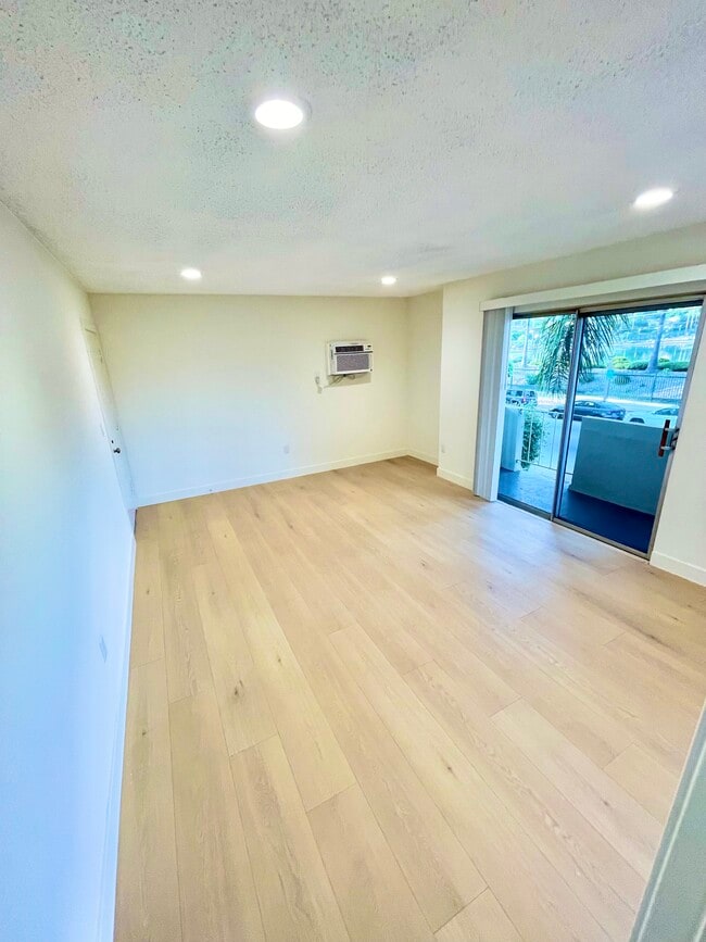 3146 Rowena Ave in Los Angeles, CA - Building Photo - Building Photo