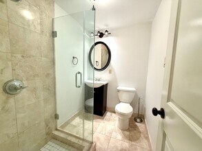 62-48 60th Pl in Queens, NY - Building Photo - Building Photo