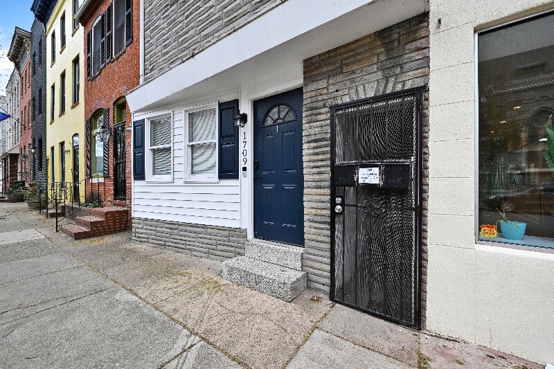 1709 Bank St-Unit -Apt 2 in Baltimore, MD - Building Photo