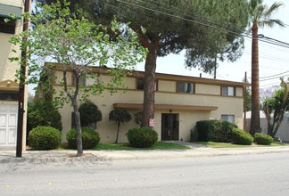 110 S Mayflower Ave in Monrovia, CA - Building Photo - Building Photo