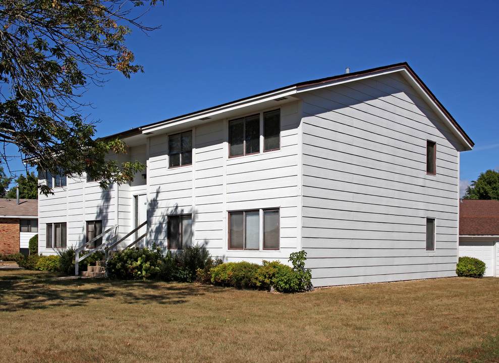 425 Hillside Dr in Jordan, MN - Building Photo