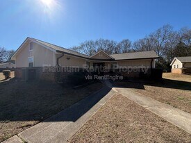 1502 Waverly Way in Monroe, GA - Building Photo
