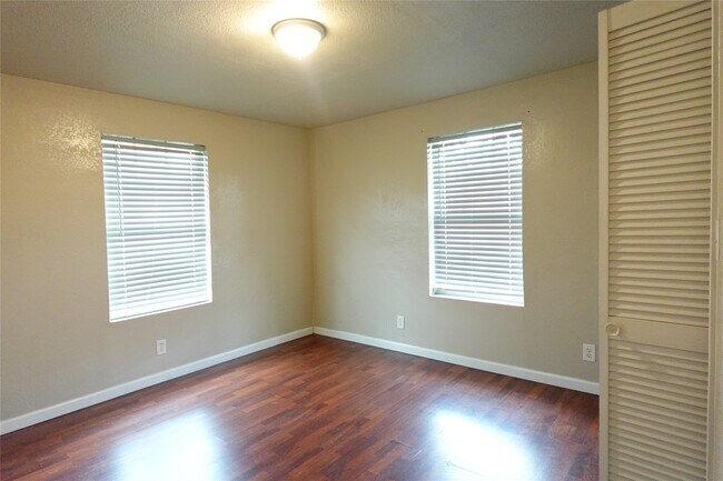 8302 Caddo Rd in Houston, TX - Foto de edificio - Building Photo