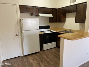 585 W 20th Ave in Apache Junction, AZ - Foto de edificio - Building Photo
