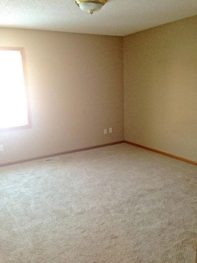 14881 58th Street North, Unit APT 2D in Oak Park Heights, MN - Building Photo - Building Photo