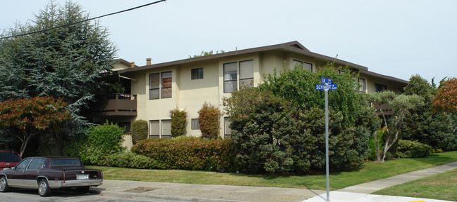 Portola Arms in El Cerrito, CA - Building Photo - Building Photo