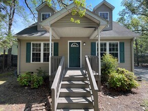 907-B N Greensboro St in Carrboro, NC - Building Photo - Building Photo