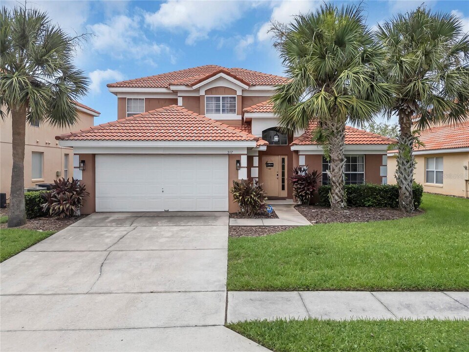 217 Sevilla Ave in Davenport, FL - Building Photo