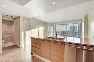 222 Karen Ave in Las Vegas, NV - Foto de edificio - Building Photo